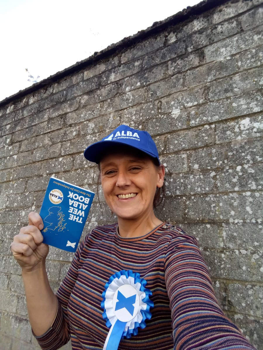 IndyDenise26's tweet photo. Out chapping doors on this sunny Sunday 🌞 today's descussion were centered around the #WeeAlbaBook 🏴
If you want a copy please give me a DM happy to drop one off for you
#localcouncil #LocalIssues #locallass #albaparty #Ayrshire #ALBAStandsForScotland https://t.co/pQS2qXdqv5
