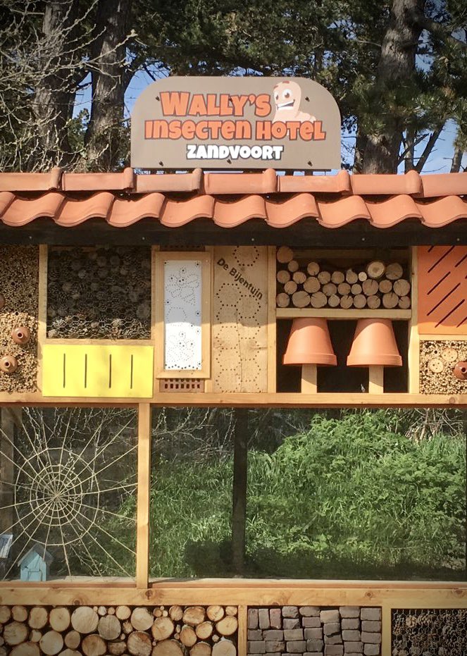 robvanbambergen's tweet photo. Wally’s #insectenhotel #zandvoort . Kinderen vinden het geweldig . Mooi project van #imker #victorbol .  #Signing en #logo #ontwerp met veel plezier gemaakt 🤙🏻 https://t.co/B6EhIHz5yK