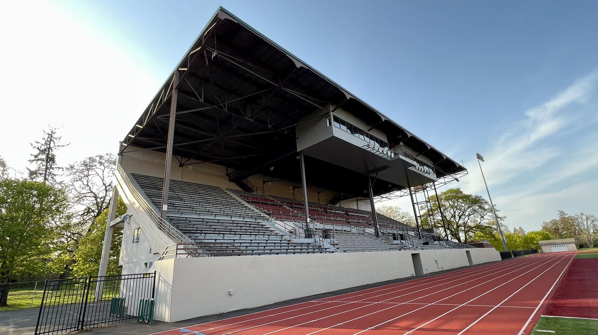 New🏟Visit McCulloch Stadium (Salem, OR) Home of @WillametteFB in the @NorthwestConf at the @NCAADIII level. Built in 1950 & seats 2,500. Also where Liz Heaston became the 1st woman ever to score in a CFB game. She kicked 2 XP’s in the Bearcats 27-0 win vs Linfield in 1997.