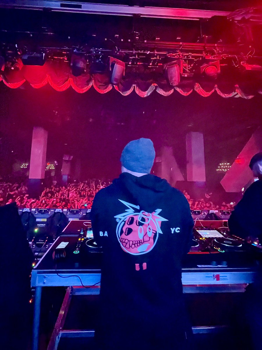 randygreenstein's tweet photo. What a night @AdventureDub @BoredApeYC https://t.co/iwiYoKzCzT