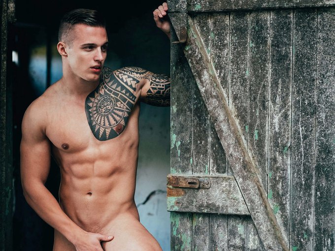 2 pic. Live with CHUKIE at
??https://t.co/PzFnCLTD5Z #gay #cams https://t.co/XpZaIPoOwB