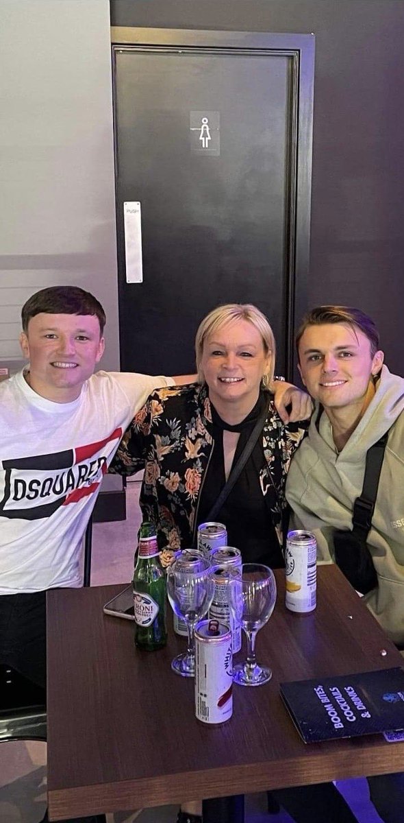 First time seeing my mum and wee brother in 2 years ❤️