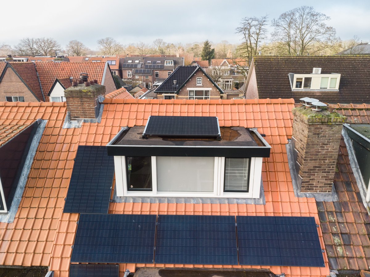 De winter is voorbij. Hoe energiezuinig is mijn huis eigenlijk geworden? Ik zette het verbruik op een rij, in joules en per vierkante meter.
En het zonnepaneel dat ik nooit zie, levert de meeste opbrengst op.
#selinawoontaardgasvrij #energiezuinig
selinawoontaardgasvrij.blogspot.com/2022/04/topopb…