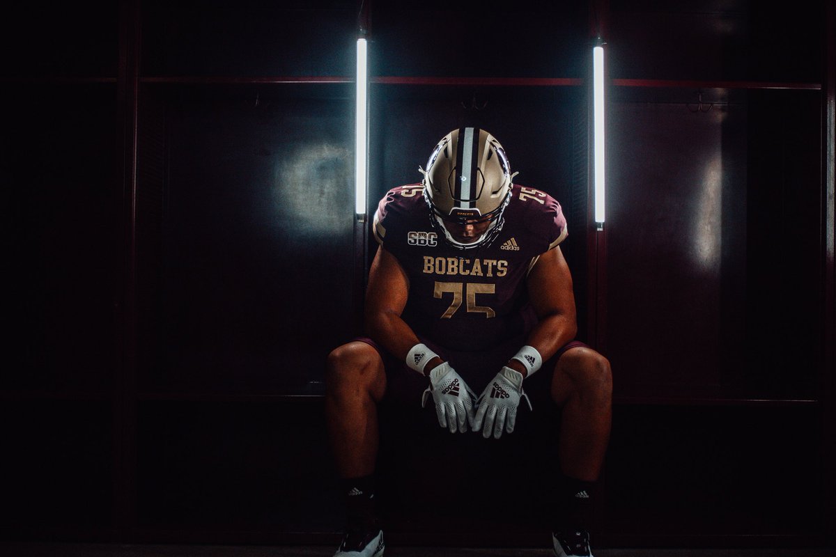 Quinton Williams 6'4" OT/OG 305 3.3 GPA tweet media