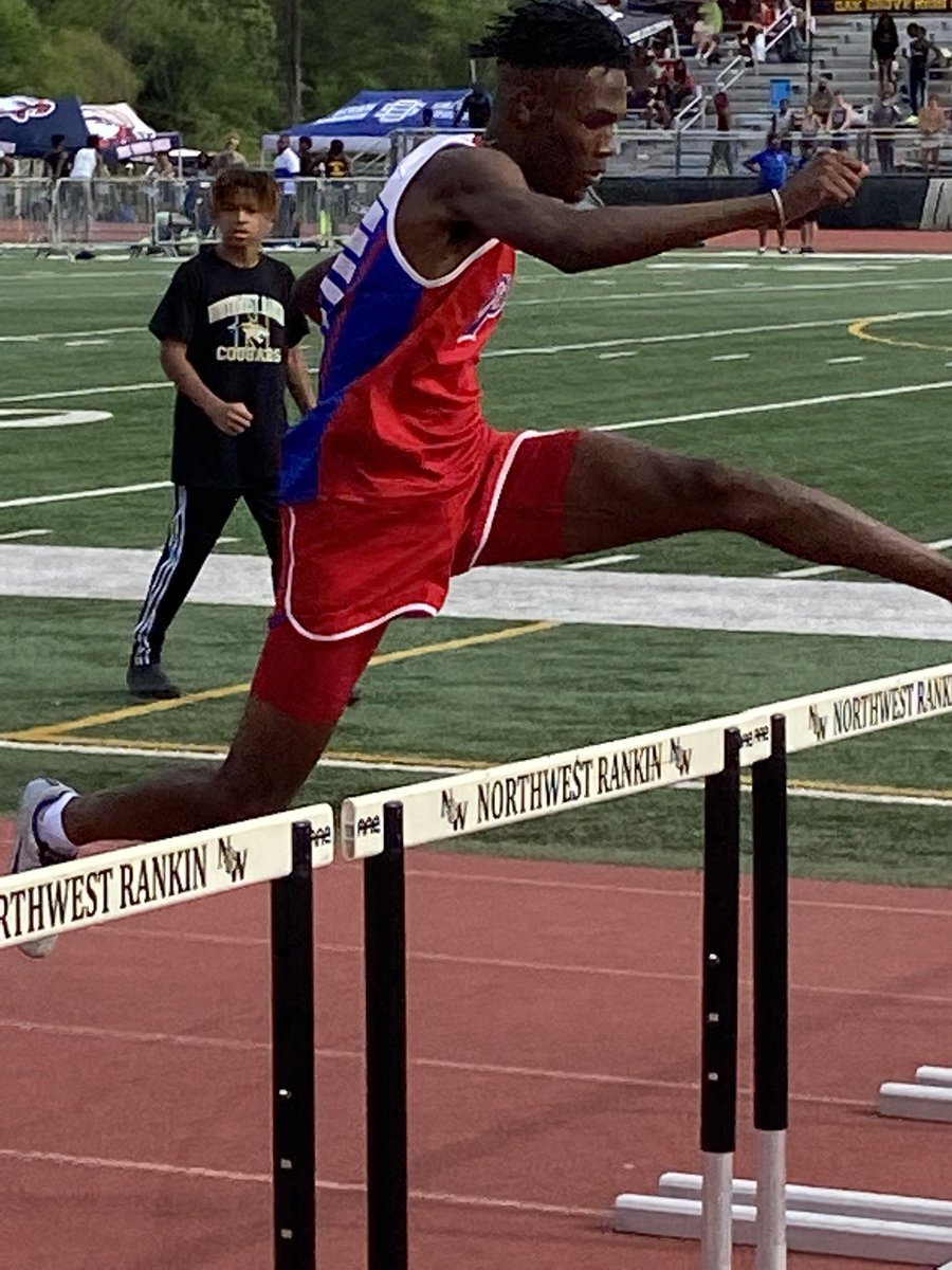 GoulaAthletes's tweet photo. Congratulations to Senior John Broughton on qualifying for the State Track Meet in the 300 m Hurdles. John finished 2nd in the South State Meet. #GoulaTrack https://t.co/LoNBCeFaBi