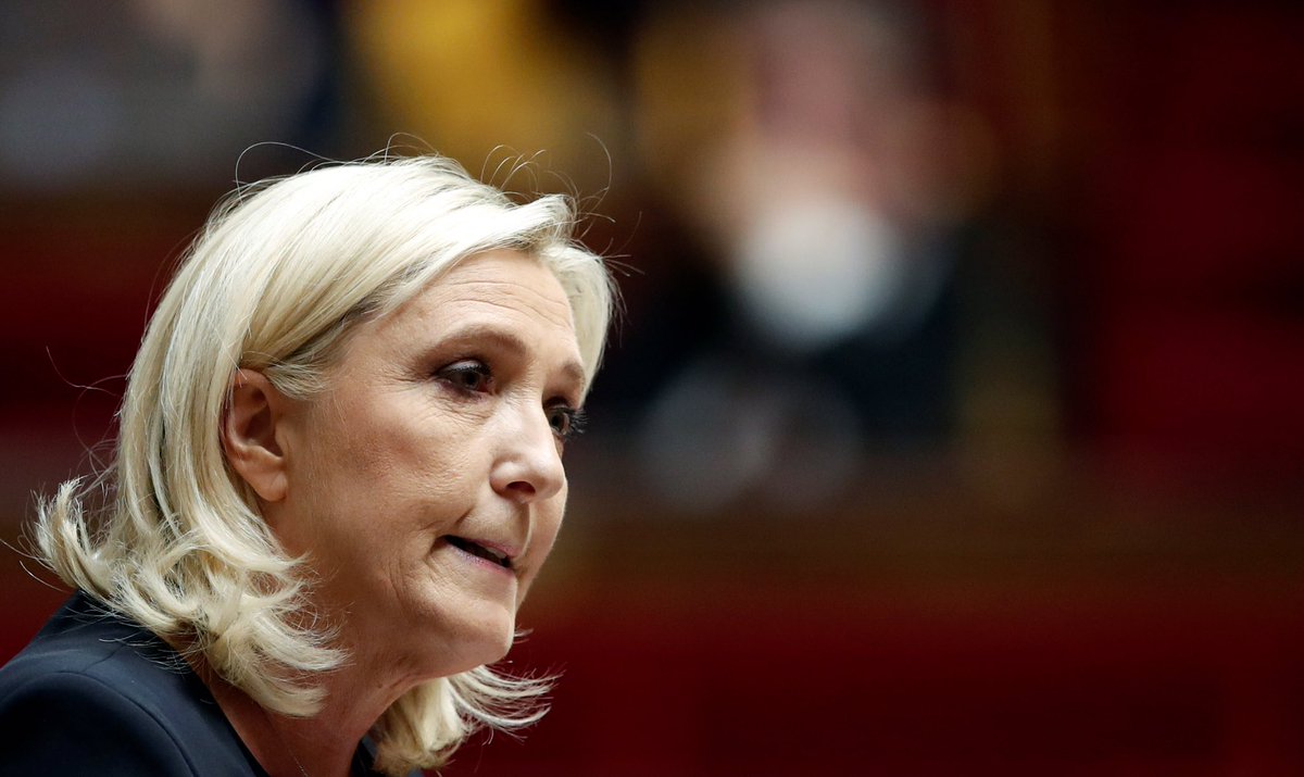 AngelaMmobe's tweet photo. On s’était dit rdv dans 10 ans
Même jour, même heure, même pomme…🎶🎵
Ça c’est pour la « fournée »! Shêêê🤮🤮🤮@EnsembleEMacron #presidentielles2022 https://t.co/o4qCswA67x