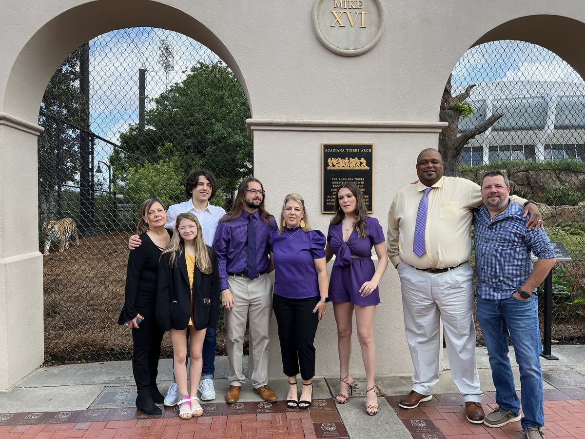 ManneyTiffani's tweet photo. Today we Celebrate my son, Tanner got his LSU πππ― College Ring today. He has worked so hard these last couple of years and his hard work has paid off. He is the first one in our family to receive a college ring. My heart is so proud #LSUring @tanmanflores01 @DickinsonFB @LSU https://t.co/WmctKUbl4Z