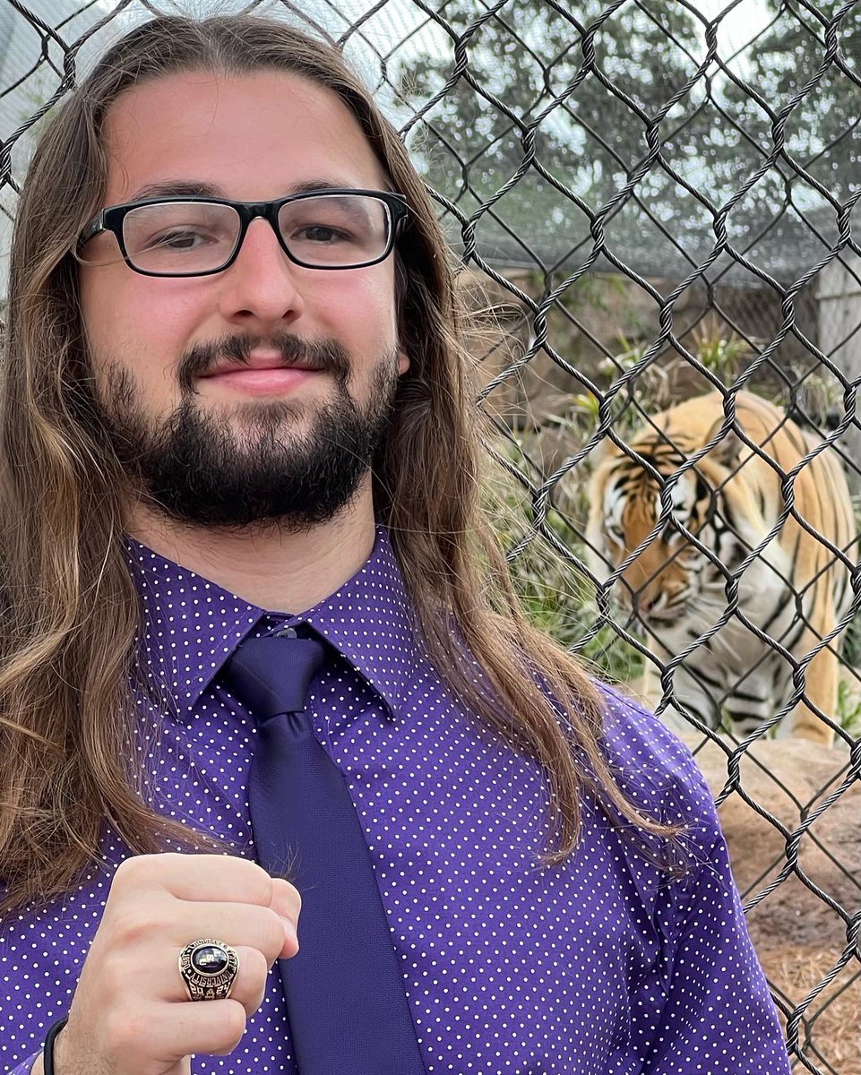 ManneyTiffani's tweet photo. Today we Celebrate my son, Tanner got his LSU πππ― College Ring today. He has worked so hard these last couple of years and his hard work has paid off. He is the first one in our family to receive a college ring. My heart is so proud #LSUring @tanmanflores01 @DickinsonFB @LSU https://t.co/WmctKUbl4Z