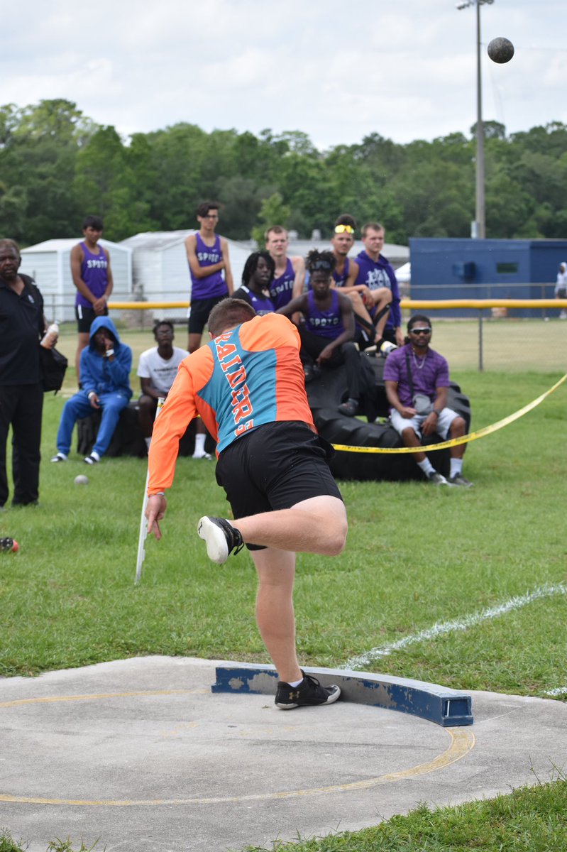 ConyersRhet's tweet photo. 2nd in district with a PR of 13.16 meters in shot put https://t.co/MDKaVklGzF