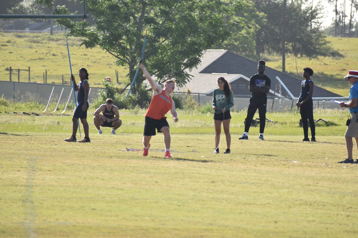 ConyersRhet's tweet photo. 3rd in district with a throw of 40.09 meters in javelin https://t.co/stRo0hmn7j
