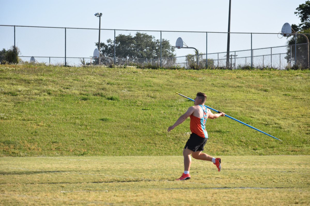 ConyersRhet's tweet photo. 3rd in district with a throw of 40.09 meters in javelin https://t.co/stRo0hmn7j