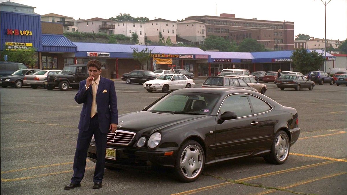 No idea if it’s an intentional call back to #Goodfellas but it’s what I thought about when I saw that shot of Chris Moltisanti 

#thesopranos #martinscorsese #christophermoltisanti #henryhill #film