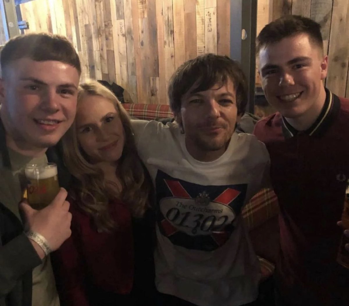 TeamLouisNews's tweet photo. More of Louis last night!

© nathonbarron09 (IG) https://t.co/ZmfEYiCYYI