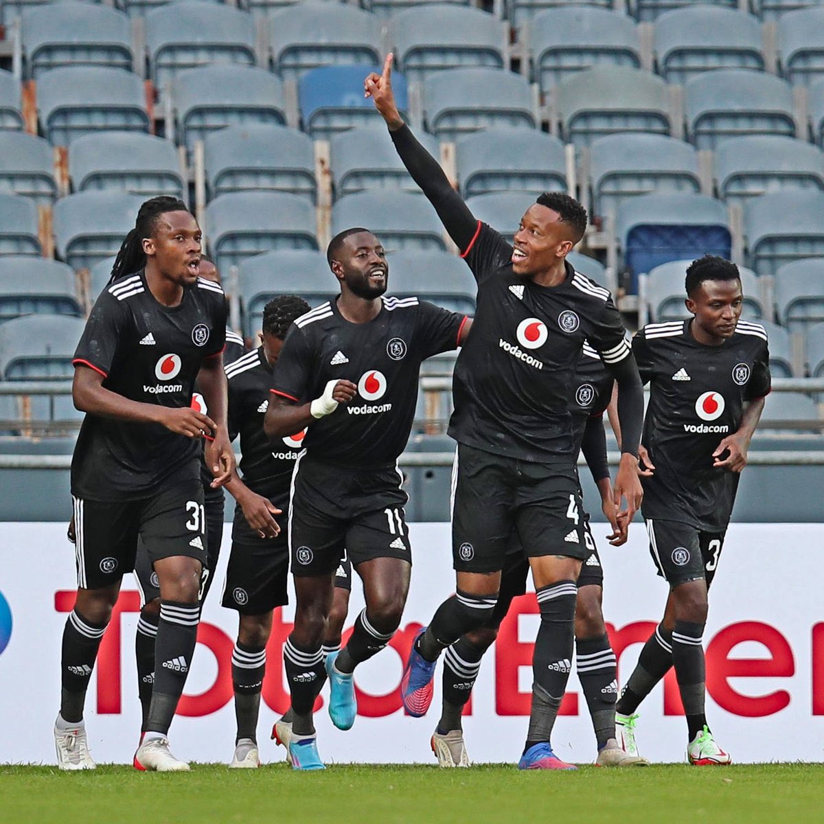 MphoWaLePirates's tweet image. Asbonge🖤🏴‍☠️🤍