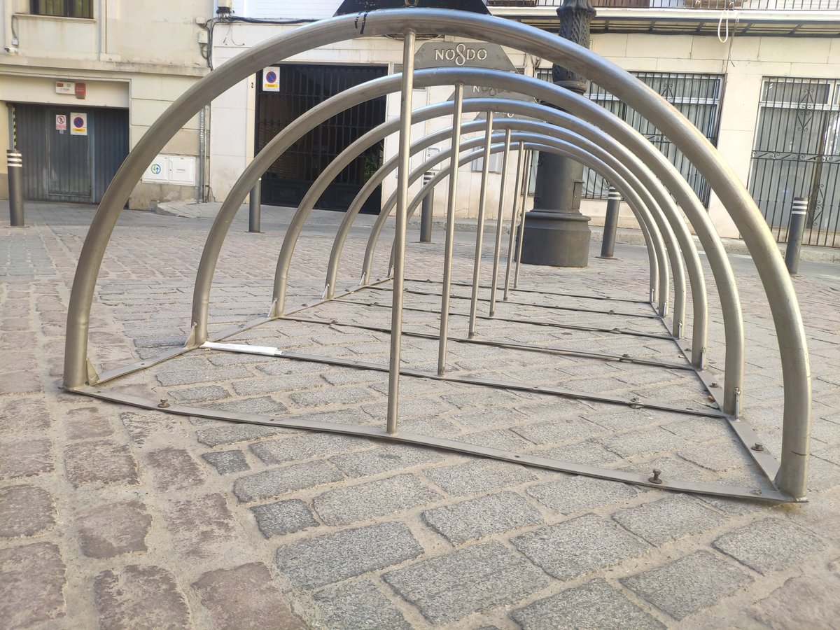 SagratCorDip's tweet photo. Guanyadors del Concurs de Fotografia Matemàtica d'ESO:
1r Cicle: Anna Estrada - Túnel semicircular d’anada i tornada
2n Cicle: Emma Cervilla - Volum en edificis
Professorat: Albert Estrada - Línies verdes en creixement
#STEAM #matematiques #fotomatematica https://t.co/jhi2sBUshn