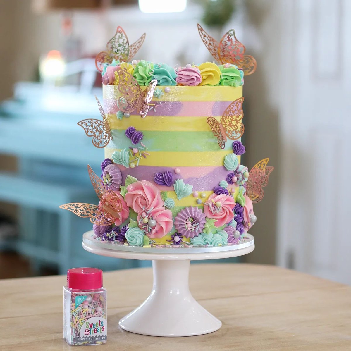 Sweets_Treats's tweet image. Butterfly pastel perfection by @swhisted!  We are still obsessing over this beautiful cake topped with our Sunday Best sprinkles 😍. #ShopSweetsandTreats #butterflycake #springcake #stripedcake #pastelcake #pastel #butterfly

SUNDAY BEST SPRINKLES: l8r.it/6gta