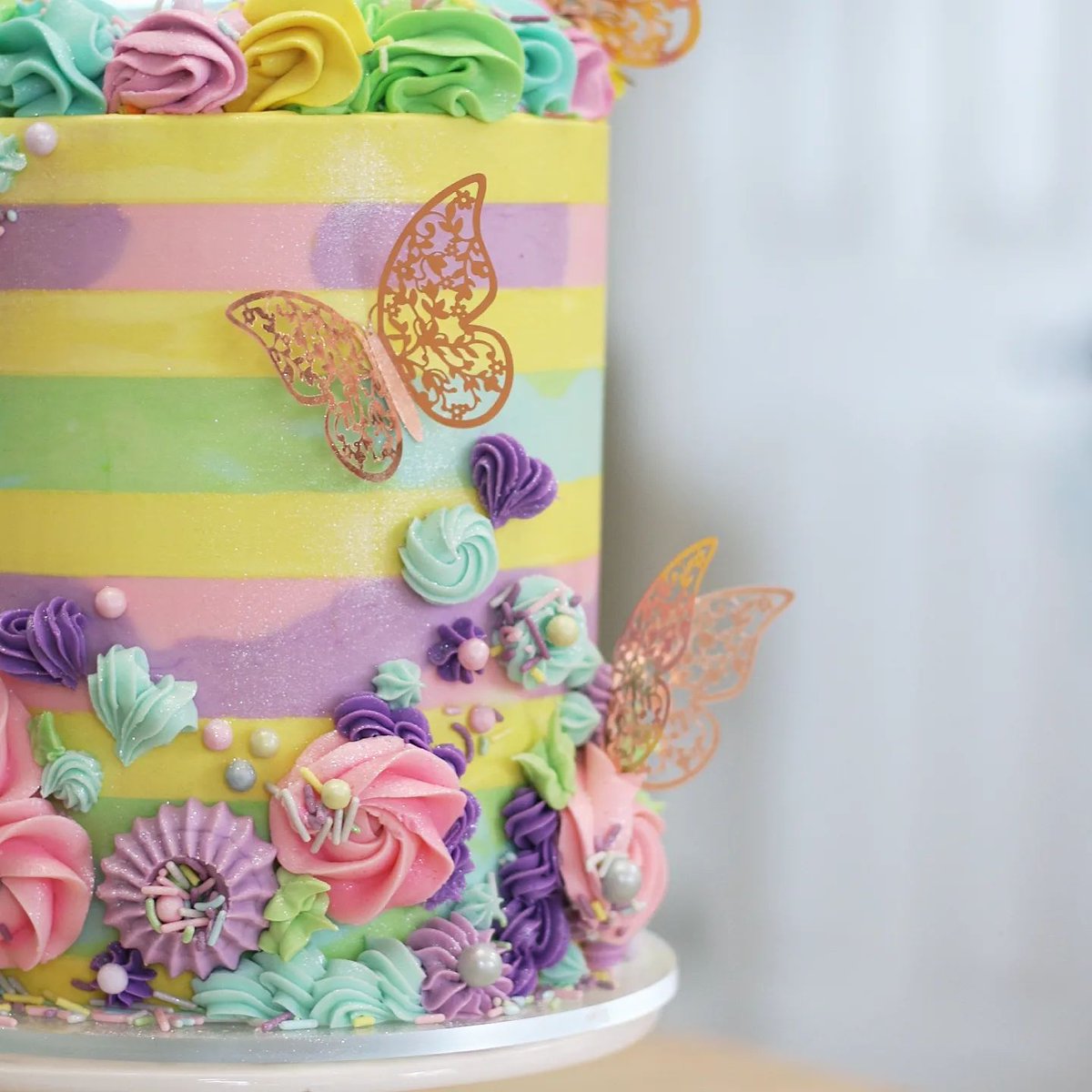 Sweets_Treats's tweet image. Butterfly pastel perfection by @swhisted!  We are still obsessing over this beautiful cake topped with our Sunday Best sprinkles 😍. #ShopSweetsandTreats #butterflycake #springcake #stripedcake #pastelcake #pastel #butterfly

SUNDAY BEST SPRINKLES: l8r.it/6gta