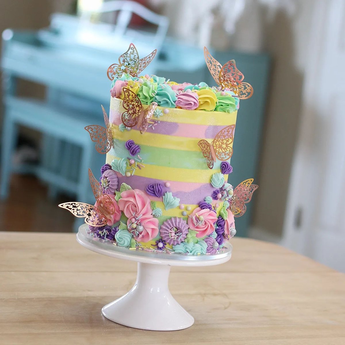Sweets_Treats's tweet image. Butterfly pastel perfection by @swhisted!  We are still obsessing over this beautiful cake topped with our Sunday Best sprinkles 😍. #ShopSweetsandTreats #butterflycake #springcake #stripedcake #pastelcake #pastel #butterfly

SUNDAY BEST SPRINKLES: l8r.it/6gta