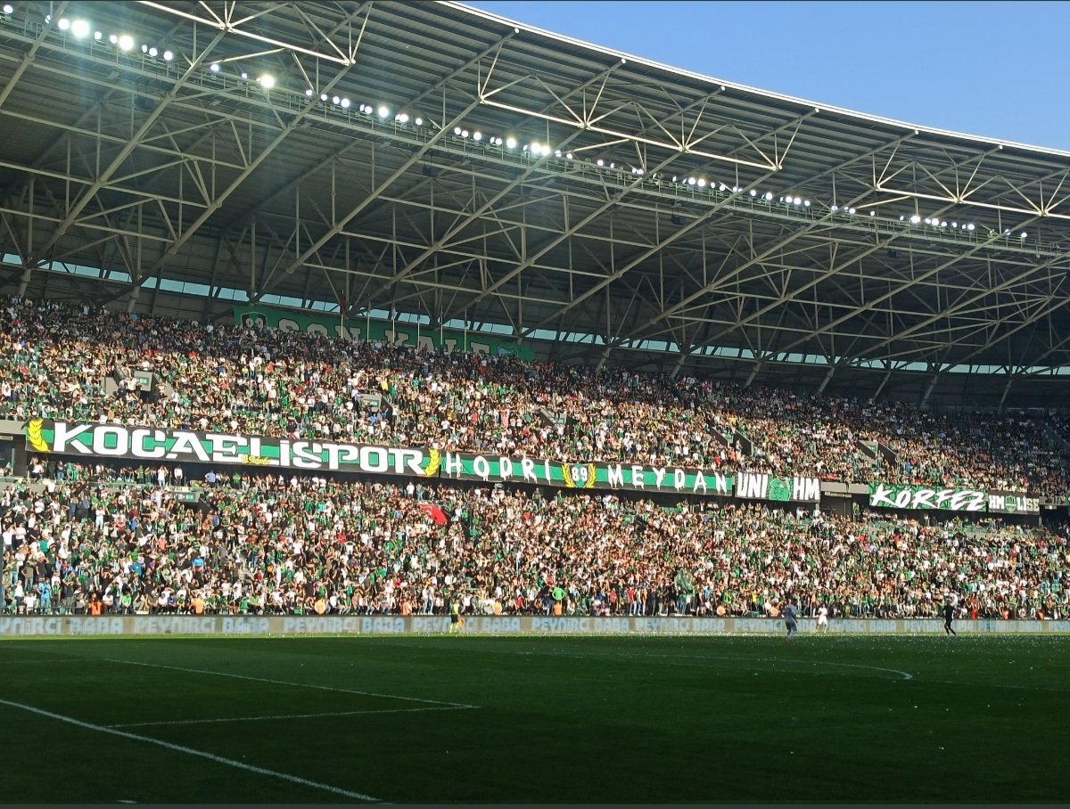Büyük Kocaelispor taraftarı muhteşemdiniz 💚🖤