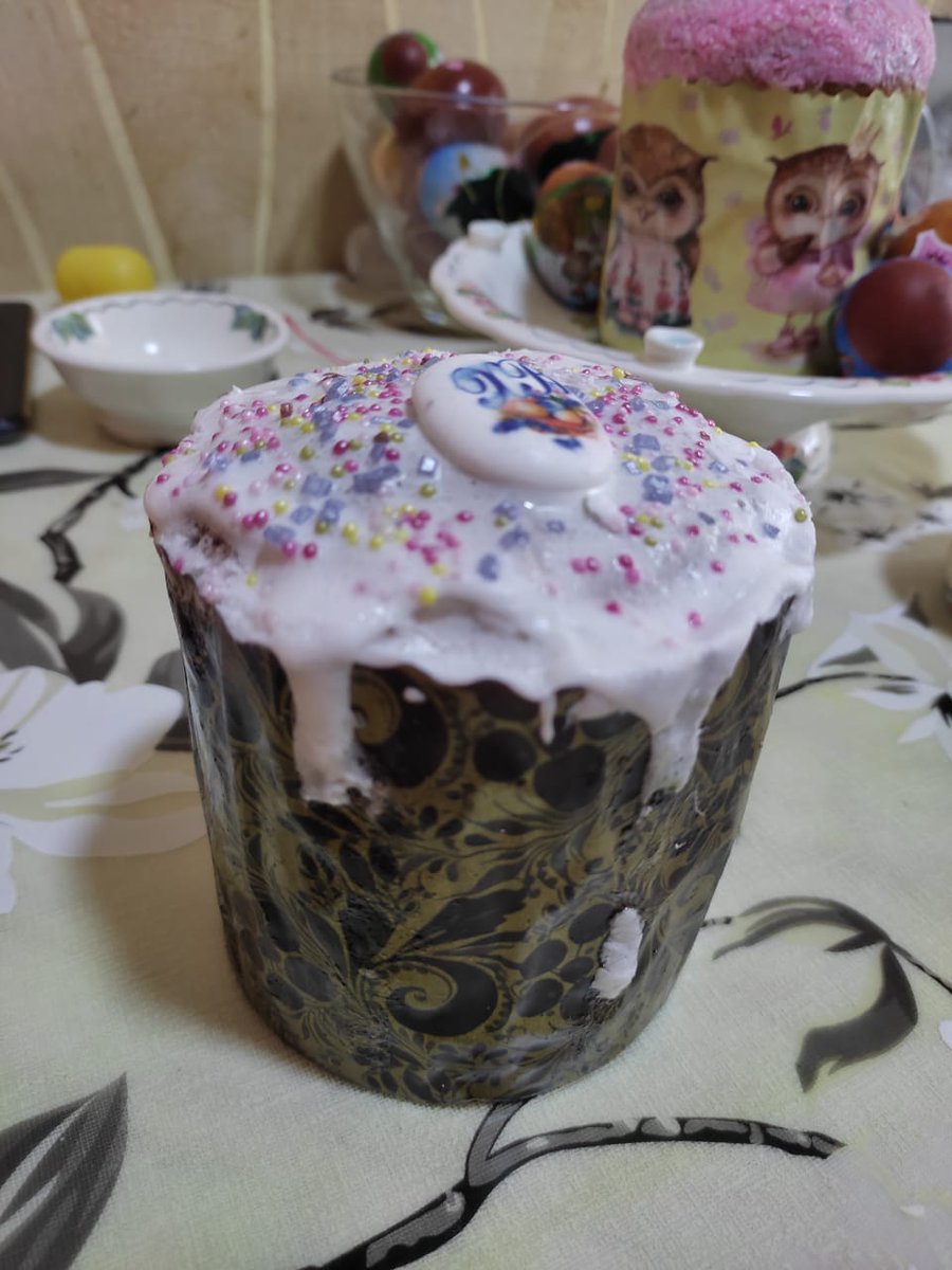 dari_kris's tweet photo. Могу с гордостью сказать, что в этом году испекла куличи сама, и они даже съедобные https://t.co/50kGhE0RxE