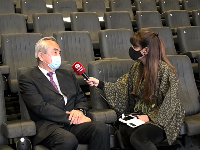 Este lunes a las 11 de la mañana tendremos a David Gràcia de AUSAPE; Santiago Cabrera de Foqum y a Julian Fontalvo con su show El Imitador. Hablaremos también con el Embajador de Japón en España, tendremos rock, mucha inspiración y buen rollo. Escuchanos en CAPITALRADIOB