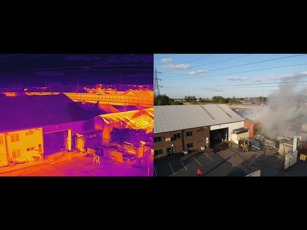 WestMidsFire's tweet image. Factory Titford lane - Rowley Regis.
The first crew arrived at this fire in 3.5 minutes, crews are still dealing with the incident. Smoke is low lying, so keep doors and windows closed.
The Drone has been up to gather operational intelligence.