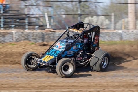 DuesRacing's tweet photo. Recap from @MontpelierSpeed with @BOSSsprints 

Qualifying: 3rd of 8
Heat: 1st to 3rd
Feature: 2nd to dnf

Unfortunately we blew a fuel line early in the feature while running 3rd.  But nice to have good speed our first night out. 

📸: @IRIphotography https://t.co/rqhgOEIHC9