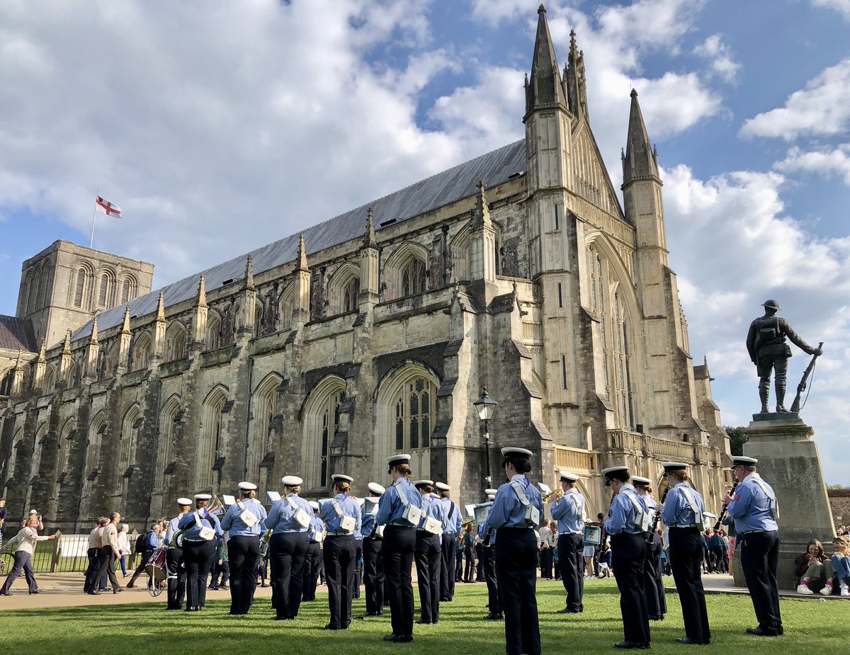 14thSpitfires's tweet photo. Winchester St George’s Day Parade 🏴󠁧󠁢󠁥󠁮󠁧󠁿🎶 

Our third and final St George’s Day Parade of the weekend! 

#StGeorgesDay #Winchester #marchingband #music https://t.co/lCG1NSQWlk