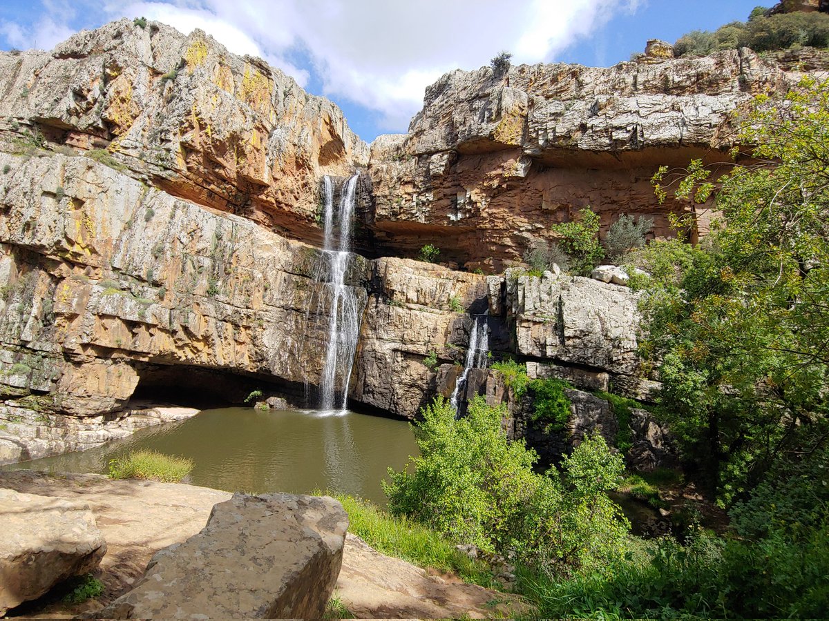 Por fin he visitado la cascada de la Cimbarra en #Aldeaquemada (Jaén) en el Parque Natural de #Despeñaperros. Ruta senderista circular de unos 3 kms con impresionantes miradores a los desfiladeros del parque y un paraje de ensueño el de la cascada <a href="/viveandalucia/">Vive Andalucía</a> #Jaén #Andalucía