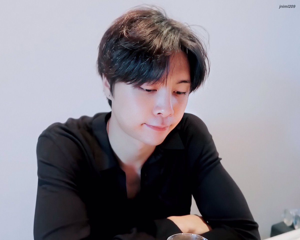 suhflowery's tweet photo. CONTACT NAME

– Johnny Suh, few tweets AU
a Plus One's what-if
#seumpamaJoLy https://t.co/msSMxOjCke