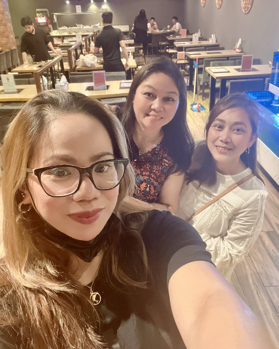 itsmemitziel's tweet photo. Spend time with people who are good for your mental health 🤭🥰😉

#iftarwithfriends 
#weekendbonding
#qualitytime 
#eveningvibes https://t.co/BhNTWPSGzM