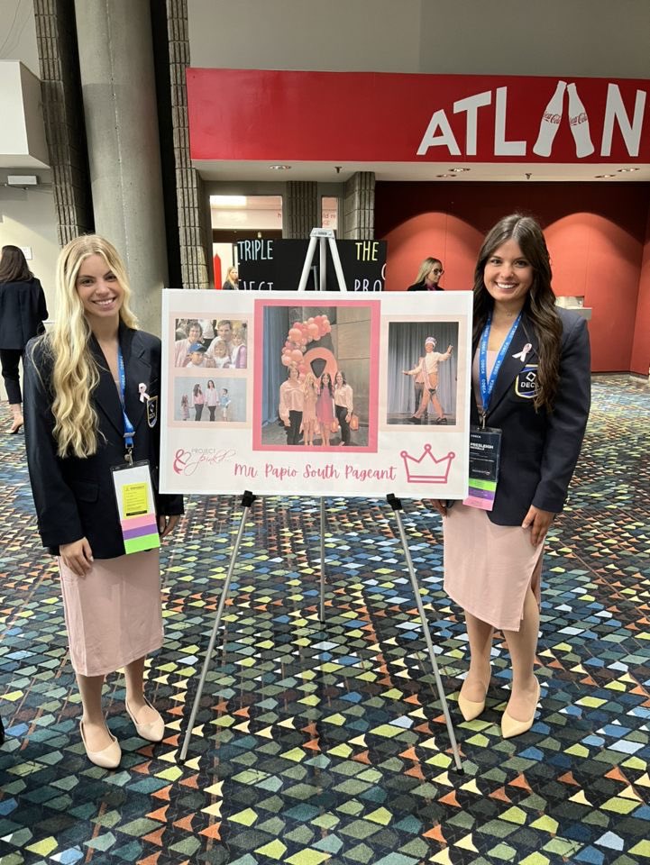 papiosouthdeca's tweet photo. Rachael &amp; Presleigh before presenting their Project Management Community Awareness plan🔷🎀🎗#GoTitans #ICDC https://t.co/swA74Gccmd