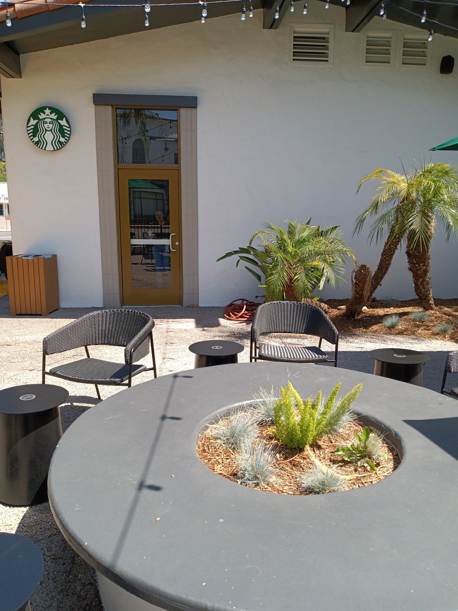 cookiesinheaven's tweet image. Checking out the newest @Starbucks in town. (Former Coffee Tea &amp;amp; Bean Leaf) near Trader Joe's on De La Vina. See they replaced the fire pit. #SantaBarbara #UpperState