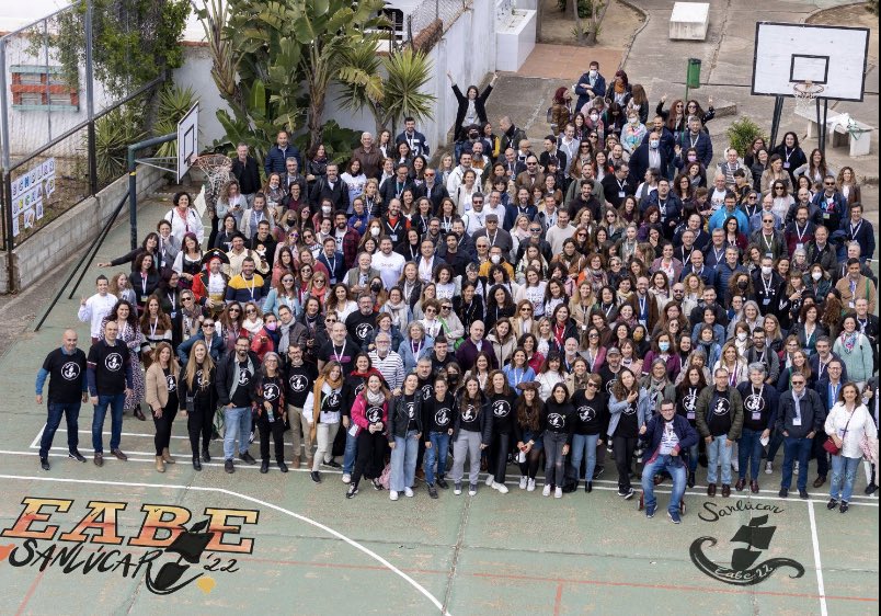EABE2020's tweet photo. Con lo complicado que es condensar en una sola imagen 🌠 una larga travesía🚢 y @antosevi lo consigue. Somos #EABE22: una gran familia. Y quien lo probó lo sabe. Búscate 🔍en la #fotodefamiliaEABE22 #EABE22 ➡️ https://t.co/je6f7fZo8j @AytoSanlucar @CEPdeJEREZ https://t.co/QmfR9Tgu2v