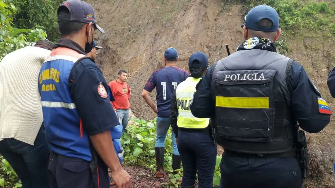 Realizamos inspección de la comunidad #CampoAlegre sector afectado por las precipitaciones que han dejado a 45 familias incomunicadas. Se coordinó la visita de #IngenieriaMunicipal para realizar el estudio de las vías alternas y acciones a tomar con respecto trabajos con máquina