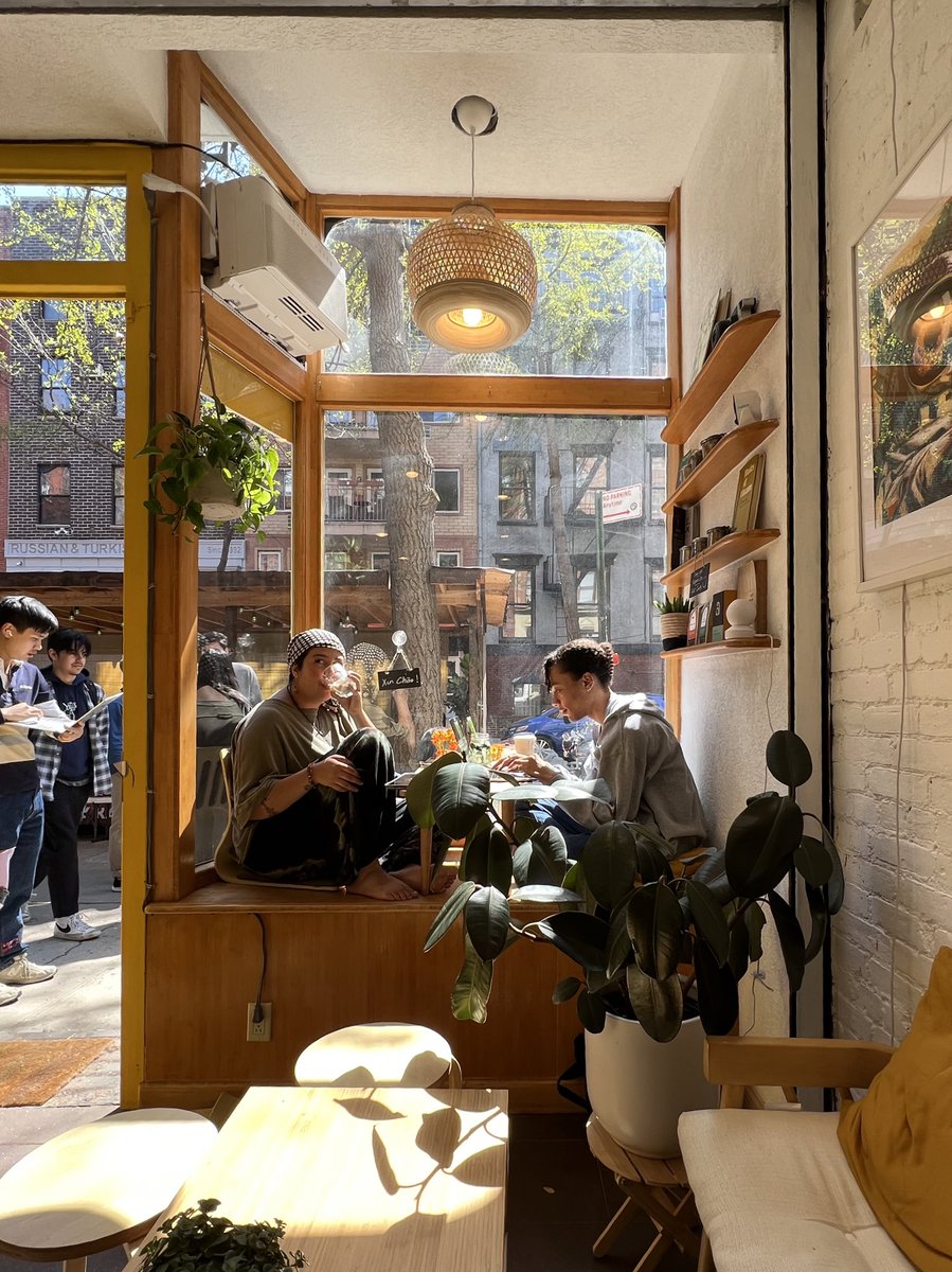 a gorgeous sunday in nyc for a café crawl 🤩
