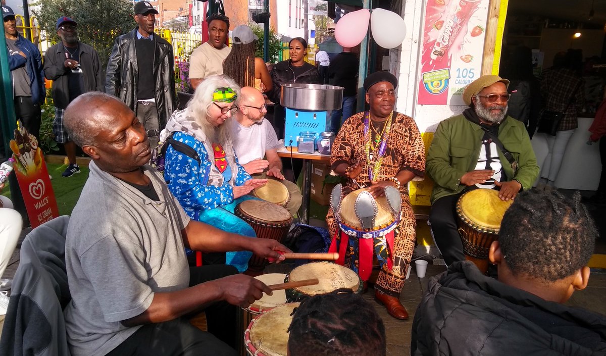 HenriGaobi's tweet photo. African drums &amp; reggae sounds from Buchanan Sound System in perfect harmony at @PAPAsParkSW9 #Brixton #Lambeth #Easter2022 #Africa https://t.co/hvIi6Qrz46
