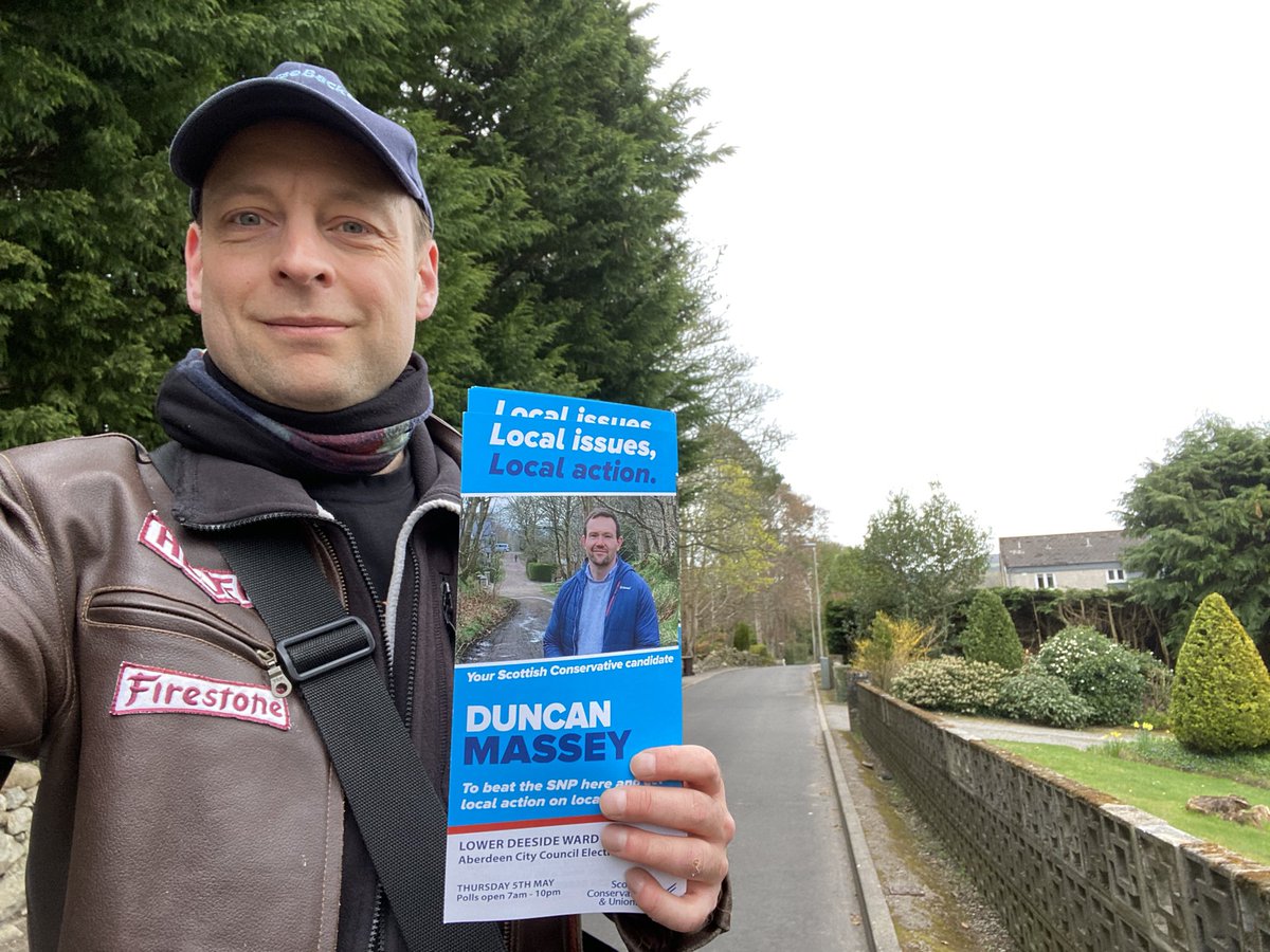 LiamKerrMSP's tweet photo. Back out taking @Duncan_Aberdeen positive @ScotTories @Aberdeen_Tories message of local action on local issues to #Milltimber #Aberdeen. Supporting local schools, medical services and housing with a #FairdealforAberdeen. https://t.co/Ex0lhsQDwI