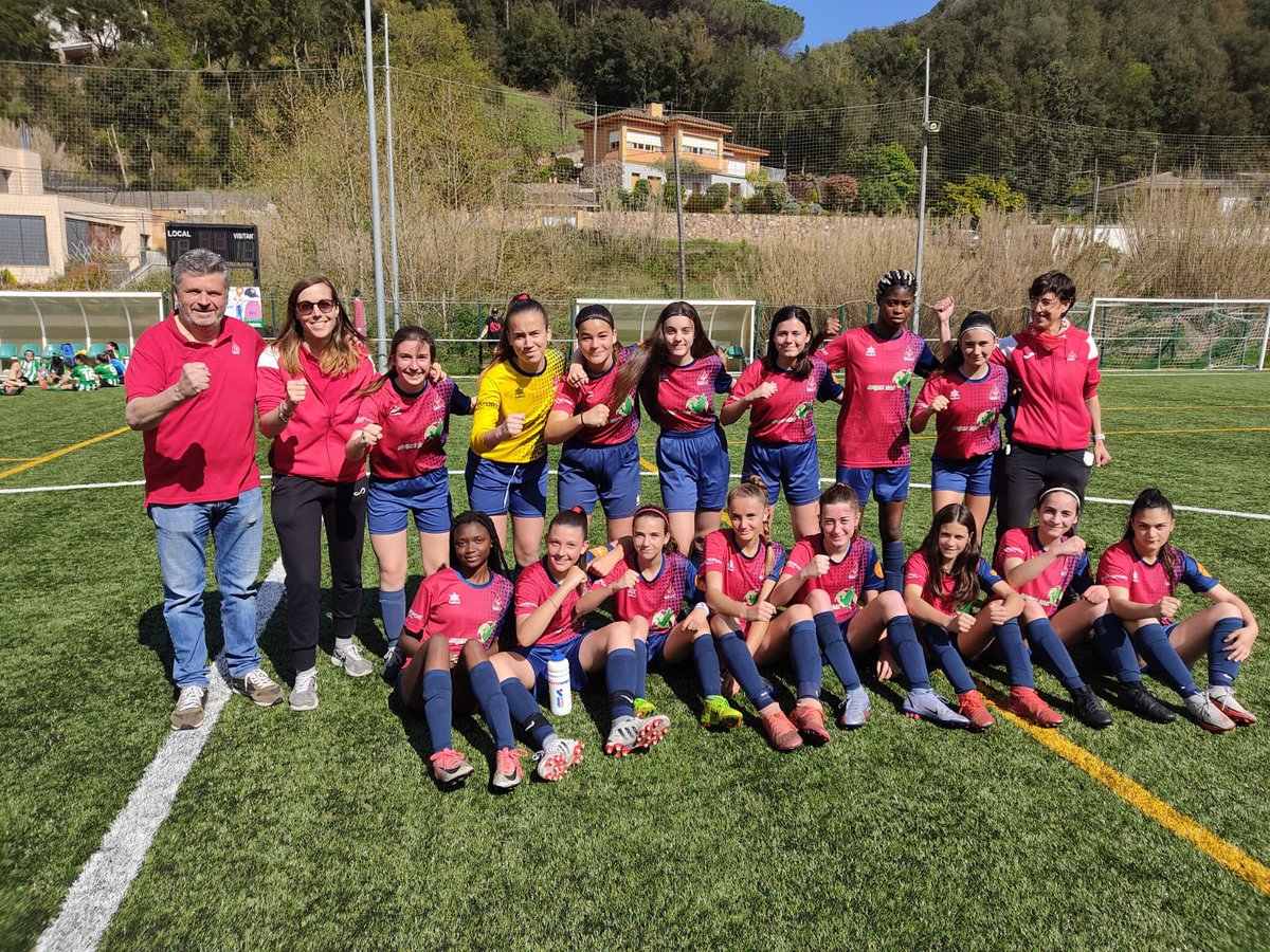 OARVic's tweet photo. ⚽️ JUVENIL FEMENÍ: @FCVallgorguina 0-4 OAR Vic 🔵🔴 #SócdelOAR #oarvic #SegonaG7 https://t.co/tgcHzWccsw