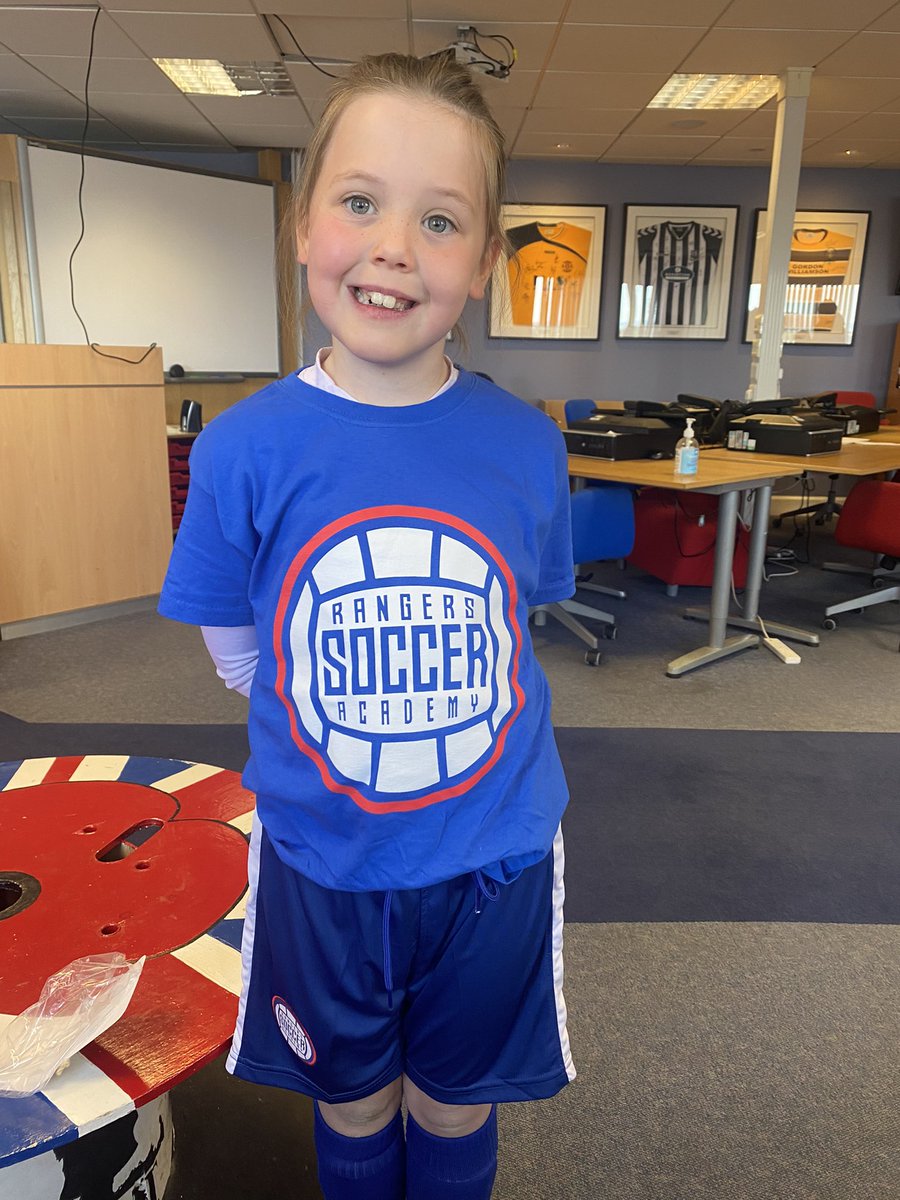 What a great day <a href="/RangersWFC/">Rangers Women</a> first home game my wee girl got to have a run out at half time <a href="/NicDoc11/">Nicola Docherty</a> and @XSammyKerrX stop for pics to happy girl today