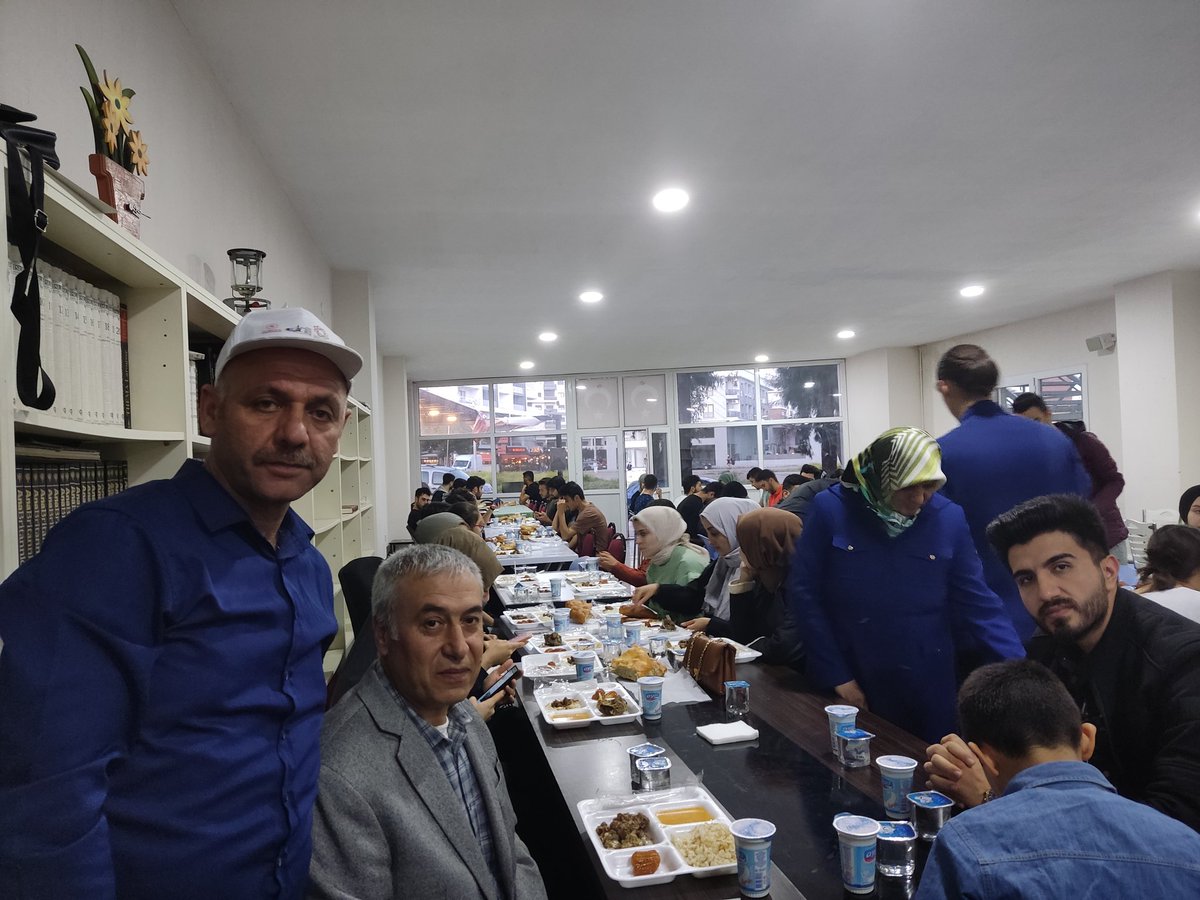 skorkmaztr's tweet photo. Yesevi camii gençlik merkezindeki iftarda gençlerle buluştuk. Kasım hocama çok teşekkür ediyorum. https://t.co/6H3xgBY0Z0