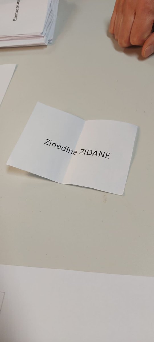 #presidentielles2022 #lesulis #vote 
Aux ulis, parmi les bulletins...