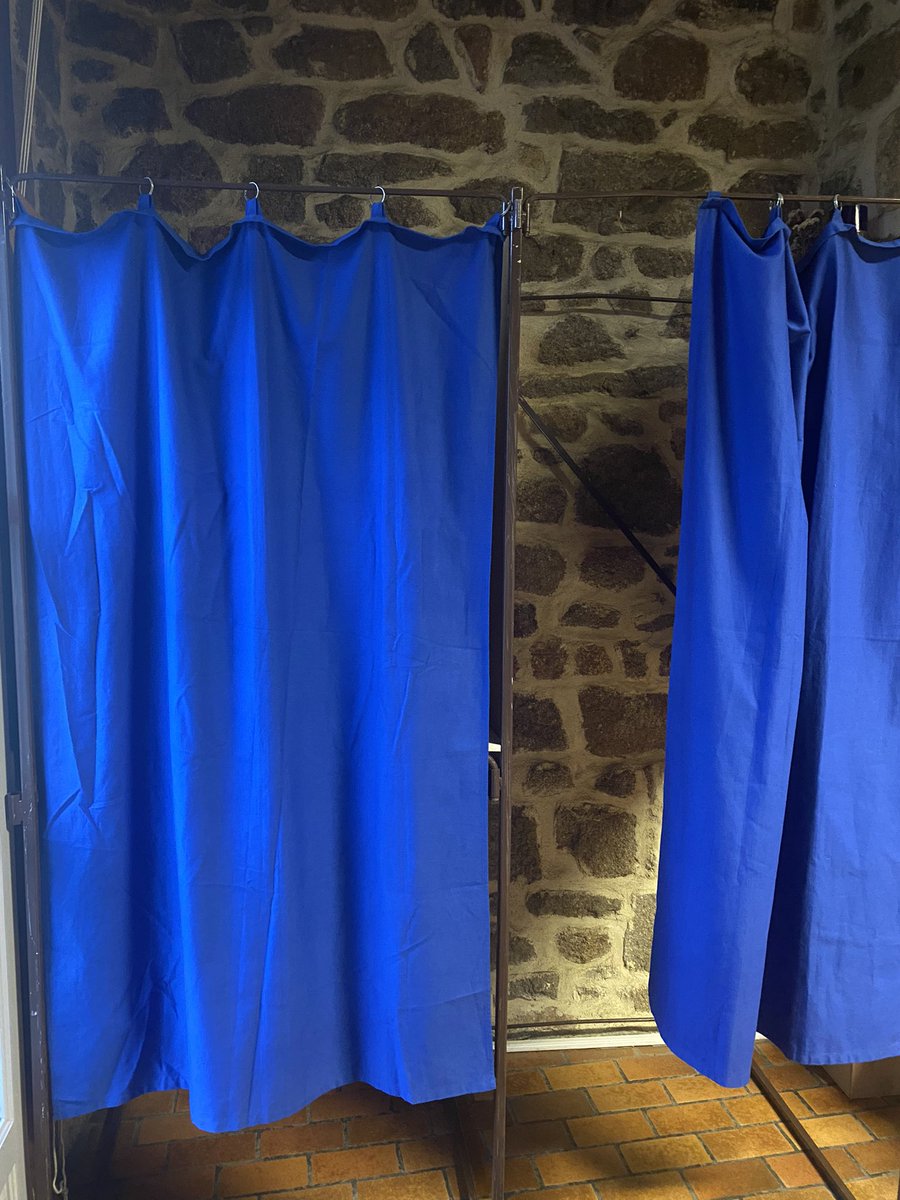 Résultats du 2ème tour des élections présidentielles sur @hedebazouges 
Participation à 83,20%
Nuls à 11,5%
Sur suffrages exprimés : 
Emmanuel MACRON 74,9%
Marine LE PEN 25,1%
#électionsprésidentielles2022