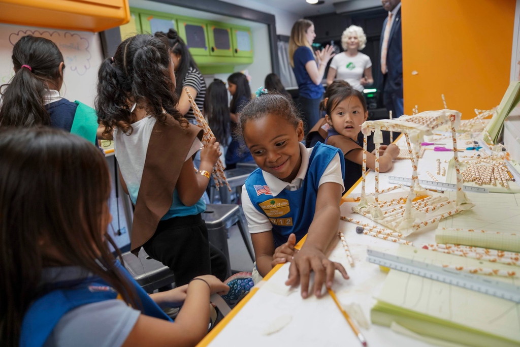 bigdayofgiving's tweet photo. Happy Sunday! Let's #MeetBDOG with @GirlScoutsHCC.

Girl Scouting builds girls of courage, confidence, and character who make the world a better place. https://t.co/GPjneU3qzV