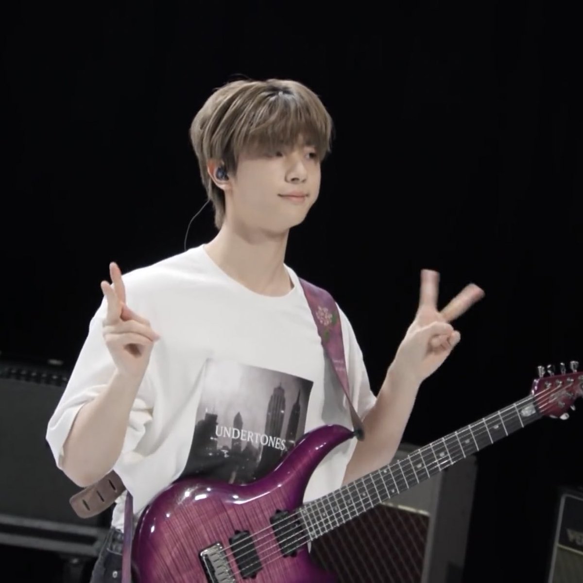 98z sharing clothes 💜💚 i love besties 😗