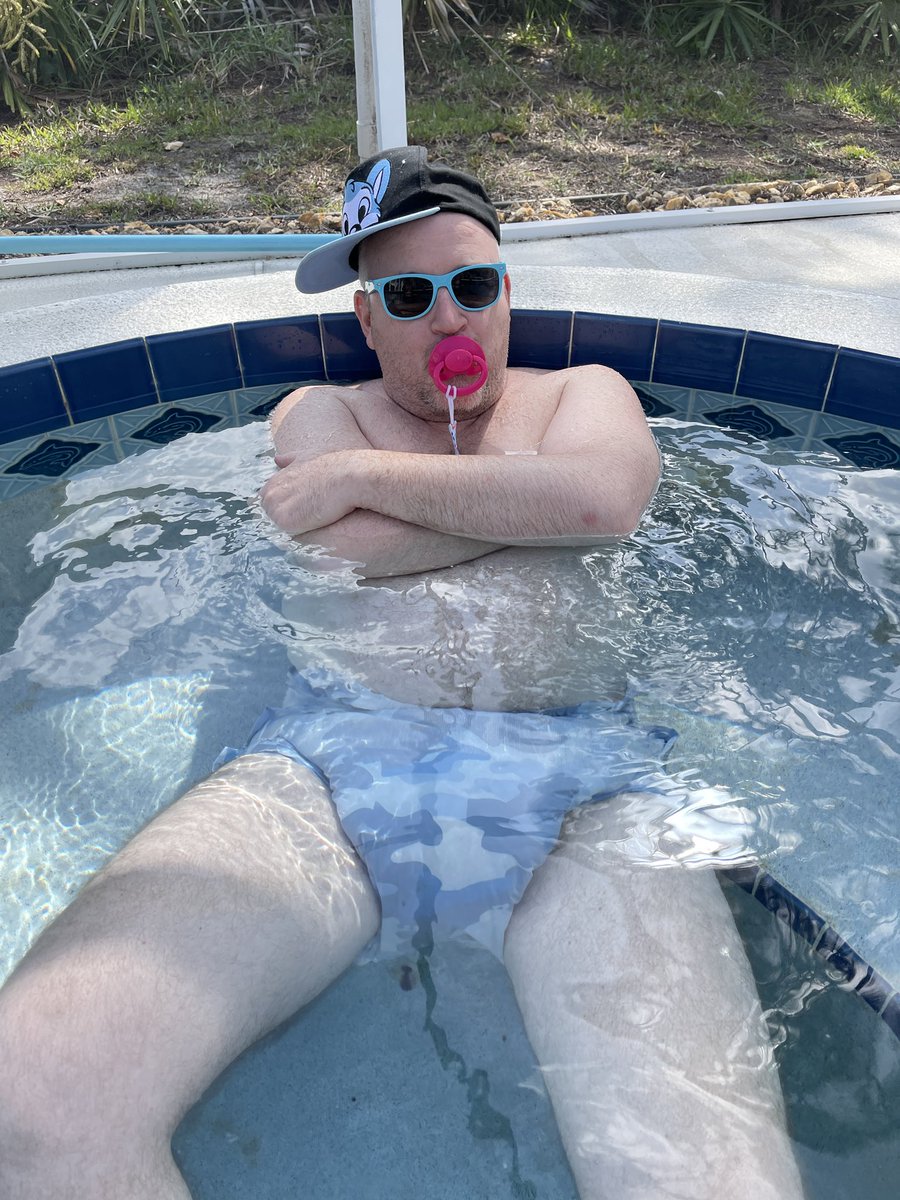 abdlmagicpup's tweet photo. Having a blast in FL https://t.co/lEsVKV1Ui3