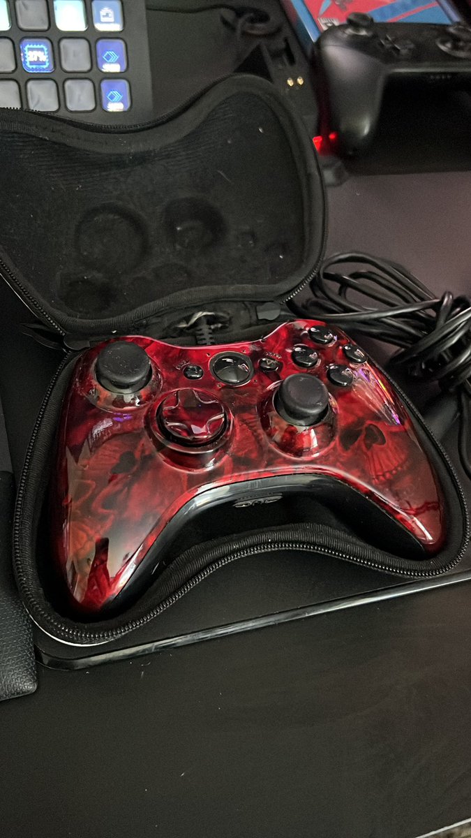 Sk1nyMan's tweet photo. Haven’t seen this controller in a minute.  Old school stream…if my Xbox 360 still works.  Grabbed it out of the attic.

https://t.co/vT19Z3LPLL https://t.co/c2JcTBUdQY