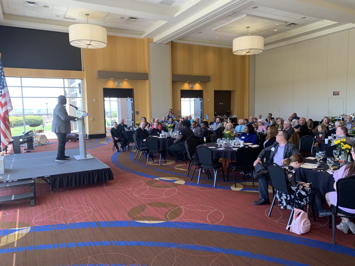KOneillkcmo's tweet photo. It was a full house at the Platte County Democratic Committee Luncheon held at the beautiful View at Briarcliff. Guest speaker was none other than former Mayor Sly James. Great afternoon. https://t.co/YGOebXjgDo