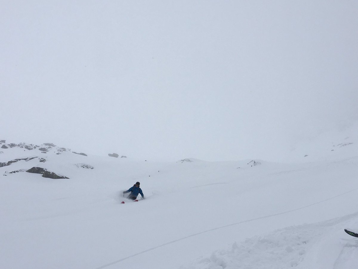 We got some winter again :)
Some great ski touring around Grand Montet, fresh tracks from start to finish :)
