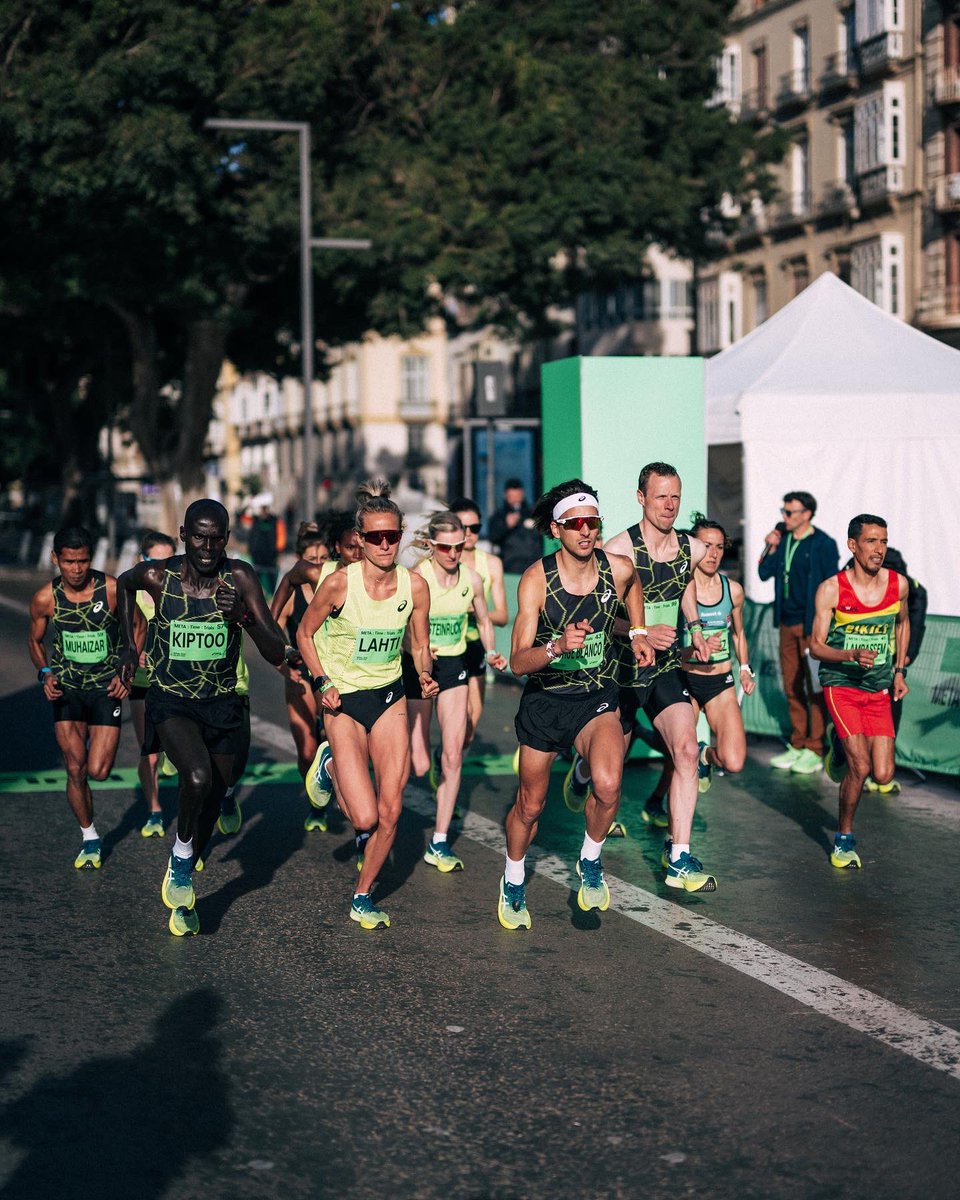JorgitoPisha's tweet photo. 🤩 Fantástico fin de semana por Málaga con la familia @asicsrunning para presentar la nueva METASPEED+ 🔥
https://t.co/xhSZ04DeeT
#FullGass #METASPEED #ASICSrunning https://t.co/VYuxOPCURm